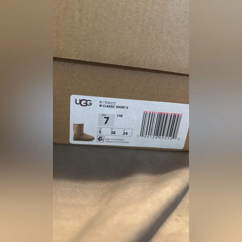 UGG Boots - Picture 4 of 8